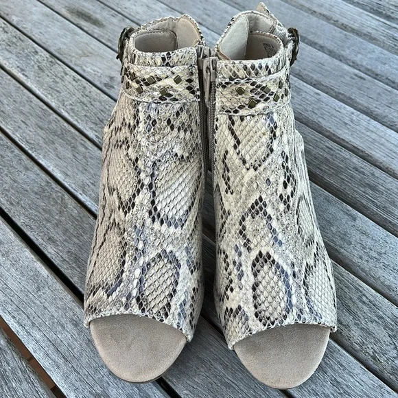 NWOT BareTraps Reining Faux Snakeskin Bootie Sandals Women’s size 8 - Picture 4 of 16